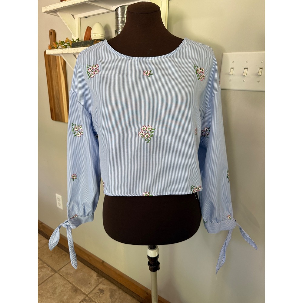 Blue Striped Floral Embroidered Open Back Bow Crop Top Blouse Medium‎ cottageore